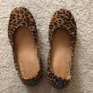 EUC Leopard Tieks in 7